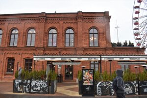Súčasné centrum zábavy, kultúry a umenia priťahuje davy ľudí. Nákupný, servisný a zábavný komplex vznikol na mieste bývalej textilnej továrne.