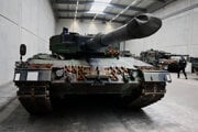 Nemecký tank Leopard 2 vo fabrike spoločnosti Rheinmetall.