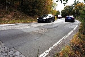 Opravy sa dočká aj táto cesta do Kavečian.