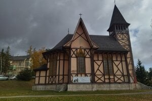 Kostol v Starom Smokovci čaká na renováciu.