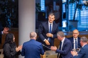 Na snímke uprostred podpredseda Sociálnodemokratickej strany Litvy Gintautas Paluckas