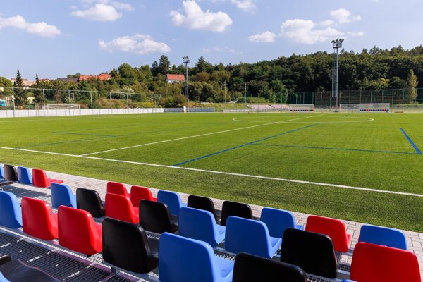 Futbalové ihrisko s umelou trávou na Lučeneckej ceste v súčasnosti.