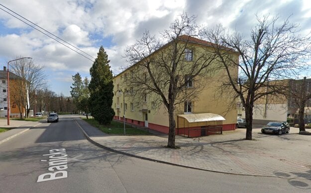 V tejto budove sídli veľká časť najväčších dlžníkov okresu Veľký Krtíš. (zdroj: Google Street View)