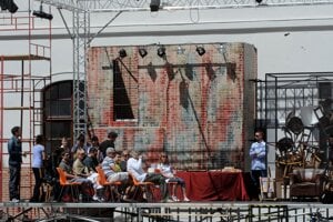 Pohľad na divadelnú scénu na nádvorí Bratislavského hradu. Archívna snímka