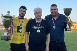 Fábryovci s už tretím Campri Cupom pre Veľký Cetín. Bratia Matej a Erik s otcom Jurajom.