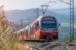 ZSSK od soboty 12. júla 2025 zaviedla ďalších 12 posilových vlakov na linke Ozubnicovej železnice Štrba – Štrbské Pleso