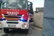 Hasiči museli zasahovať pri požiari hotela. 
