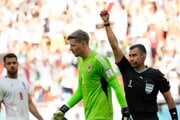 Brankár Wayne Hennessey.
