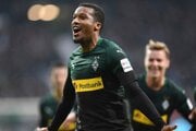 Alassane Plea sa teší po strelenom góle v drese Borussia Mönchengladbach.