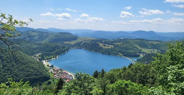 Vyhliadka z Gačovskej skaly na Palcmanskú mašu. (zdroj: Korzár/Jana Ogurčáková)
