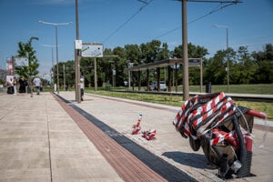 Zastávka Lúčanka a križovatka s cestou Betliarska.
