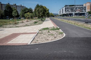 Zastávka Pajštúnska, križovatka s cestou Pajštúnska (Jantárova cesta.