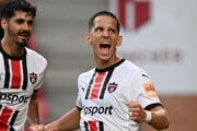 Na snímke radosť hráčov Trnavy po strelení gólu, zľava Roko Jureškin a Jakub Paur počas 1. kola Niké ligy medzi FC Spartak Trnava a MFK Ružomberok v Trnave v nedeľu 27. júla 2025. FOTO TASR - Lukáš G