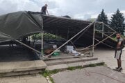 Na fontáne sa usilovne pracuje.