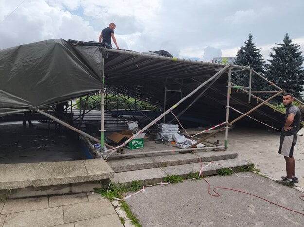 Na fontáne sa usilovne pracuje. (zdroj: Korzár/Elena Danková)
