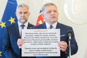 Premiér Robert Fico a podpredseda parlamentu Tibor Gašpar.