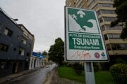 Značka evakuačnej trasy v prípade cunami v čilskom Santiagu po silnom zemetrasení v blízkosti ruského polostrova Kamčatka.