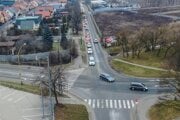 Okružná križovatka pri Crow aréne sa mala rekonštruovať v auguste. Nič z toho zrejme nebude.