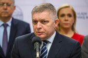Premiér Robert Fico s ministrom financií a ministerkou hospodárstva.