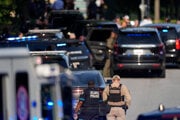 Policajti blízko miesta streľby na Emory University v Atlante.
