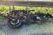 Vodič tejto motorky zraneniam na mieste nehody podľahol.