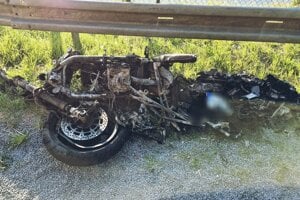 Vodič tejto motorky zraneniam na mieste nehody podľahol.