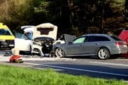 Na mieste čelnej zrážky áut, ktorá si vyžiadala život 5-ročného dievčatka. 