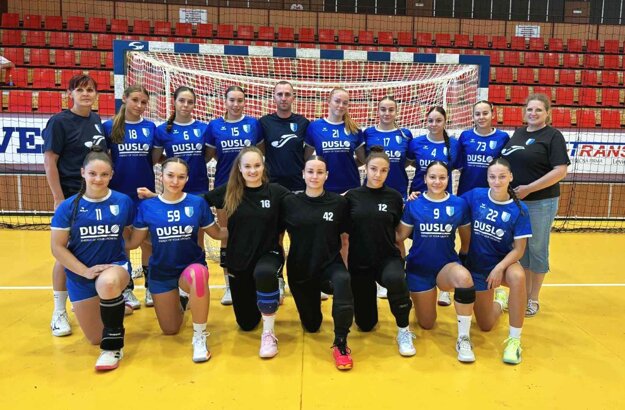 Staršie dorastenky HK Slovan Duslo Šaľa.  (zdroj: hk)