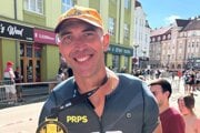 Zdeno Chára v cieli pretekov IRONMAN 70.3 v Hradci Králové.