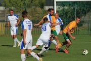 V súboji nováčikov zostali tri body v Predmieri (v žlto-zelenom). 