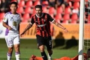 Útočník Spartaka Trnava Michal Ďuriš strieľa gól v zápase proti Komárnu. 
