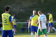 Potvorice (v bielom) v šlágri kola prehrali v Polianke. 