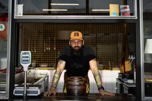 Lukáš otvoril kórejské bistro na Trnavskom mýte: Vysvetľujem dôchodcom v tržnici, čo je kimchi