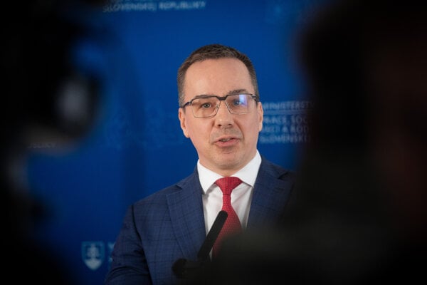 Minister práce, sociálnych vecí a rodiny Erik Tomáš.