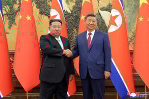 Severokórejský vodca Kim Čong-un a čínsky prezident Si Ťin-pching v Pekingu.