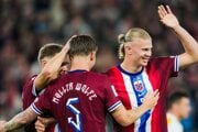 Erling Haaland oslavuje gól. 