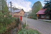 Zúžená cesta na Kubínsku hoľu spôsobuje problémy hlavne počas lyžiarskej sezóny. Po rekonštrukcii už most ponad potok nebude stáť, naopak, pribudne chodník. 