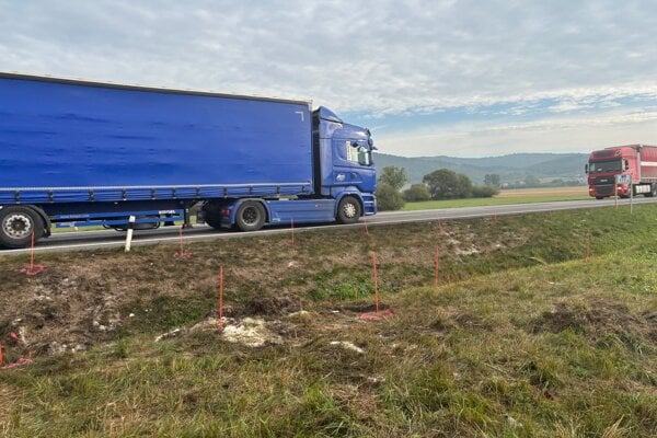 Na mieste nehody vidieť stopy po nej. 