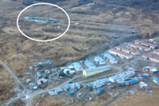 Vpravo osada pri Nálepkove, vľavo v krúžku bývalá farma, kde prišli útočníci a napadli poškodeného.