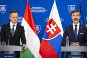 Maďarský minister zahraničného obchodu a zahraničných vecí Péter Szijjártó a minister zahraničných vecí a európskych záležitostí SR Juraj Blanár.