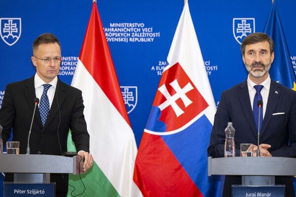 Maďarský minister zahraničného obchodu a zahraničných vecí Péter Szijjártó a minister zahraničných vecí a európskych záležitostí SR Juraj Blanár.