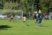 Moravské Lieskové (v žltom) zvládlo derby. 