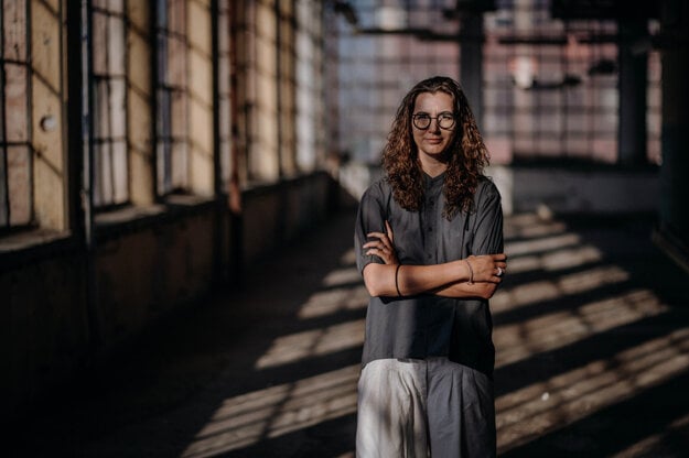 V priestoroch baťovskej éry. (zdroj: Studio Less/ Martin Guniš)