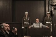 Russell Crowe ako Hermann Göring vo filme Nuremberg.