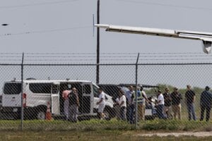 Príprava na deportačný let z Texasu.