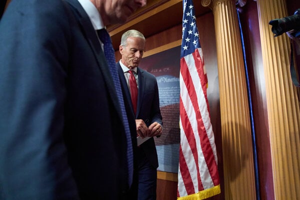 Líder republikánov v Senáte John Thune.