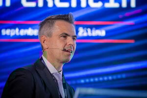 Jiří Skuhra, predseda predstavenstva a generálny riaditeľ spoločnosti VÁHOSTAV, a.s. počas prezentácie.