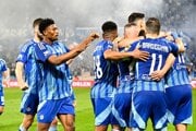 Futbalisti Slovana sa tešia z gólu.