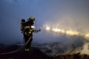 Požiar dostali pod kontrolu až krátko pred obedom. 