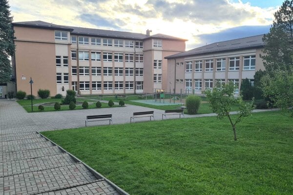 Škola v Gbeľanoch. 
